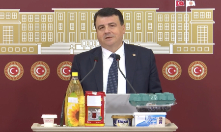 CHP'li Öztürk emekliye yapılan iyileştirme ücretiyle markete gitti: Poşete 6 ürün girdi, para üstüyle sakız alamadı