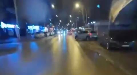 Bursa'da aniden yola çıkan cip motosikletle böyle çarpıştı