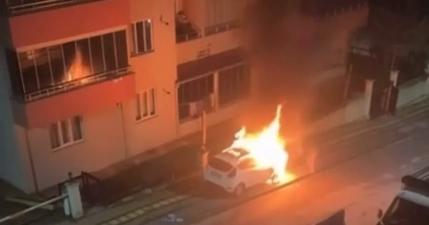 Bursa'da otomobiller alev topuna döndü