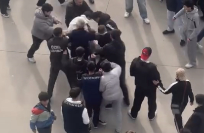 Korupark'ta gençler birbirine girdi