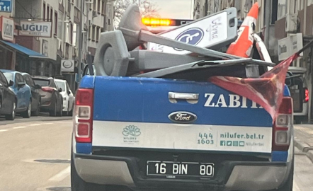 Nilüfer’de kaldırımlar işgallerden arındırılıyor