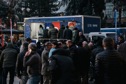 Bursa Büyükşehir’den vatandaşa sıcak çorba ikramı