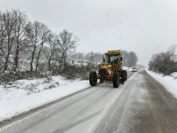 Gemlik’te karla mücadele aralıksız sürüyor