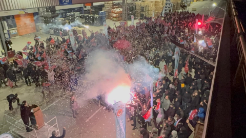 Metalde anlaşma sağlandı: TOFAŞ'ta işçiler kutlama yaptı