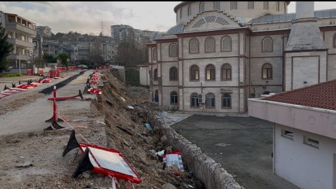Nilüfer’de istinat duvarı çöktü, yol 2 aydır kapalı