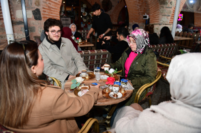 Osmangazi’de Bursa’nın dünyaca ünlü lezzetleri gençlere aktarılıyor