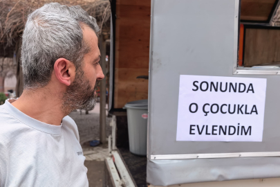 Bursa'da sevdiği kişiyle evlenen kadın lokma dağıttı