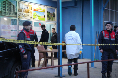 Emekli polis eşini ve MHP ilçe başkanını silahla vurarak öldürdü