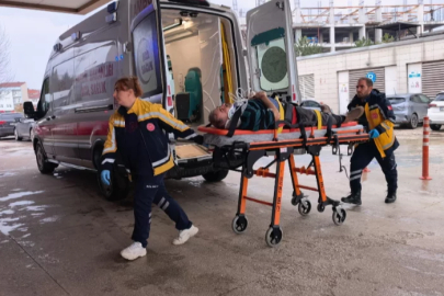 Bursa’da servis minibüsünden inen sürücüye araç çarptı