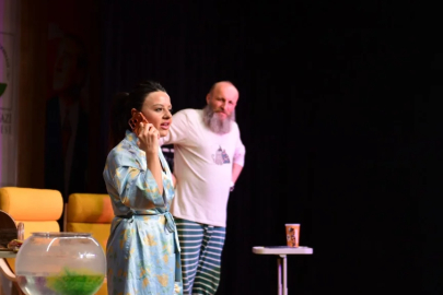 Osmangazi Belediyesi sanatseverleri 'Hangisi Gerçek' oyunuyla buluşturdu