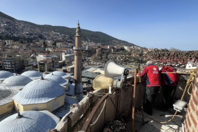 627 yıllık Bursa Ulu Cami’ye Ramazan mahyası asılıyor: "Kul hakkından sakın"