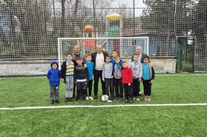 Bursa Büyükşehir Büyükorhan'daki halı sahayı sil baştan yeniledi