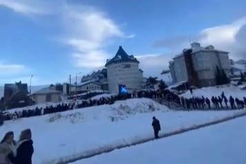 Uludağ'daki teleferik kuyruğu şaşırttı