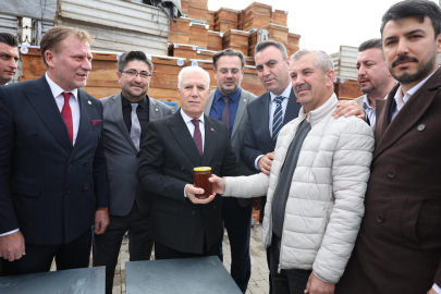 Bursa Büyükşehir'den üreticiye arı kovanı desteği