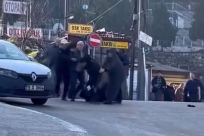 Bursa'da yol verme kavgası: Taksici ile motosiklet sürücüsü birbirine girdi