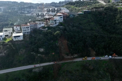 Bursa'da heyelan bölgesi temizlendi: Kapanan yol trafiğe açıldı