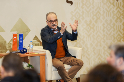 Prof. Dr. Emrah Safa Gürkan Bursa’da Osmanlı’nın doğuşunu anlattı