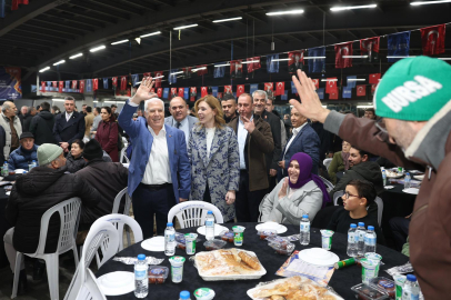 Bursa’da iftar buluşması: Başkan Bozbey masaları tek tek gezdi