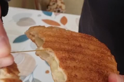 Bursa'da sahur için tost yaptılar, ekmeğin içinden çıkanla şok oldular!
