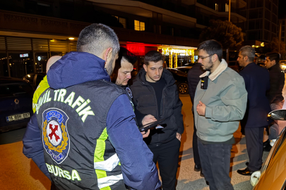 Bursa'da lüks caddede piyasacılara polis operasyonu: 254 araca ceza yazıldı