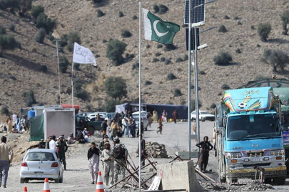 Pakistan, Afganistan'a savaş ilan etti