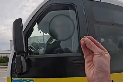 Bursa'da otobüsün önüne kırdığı motosikletli kaza tehlikesi geçirdi