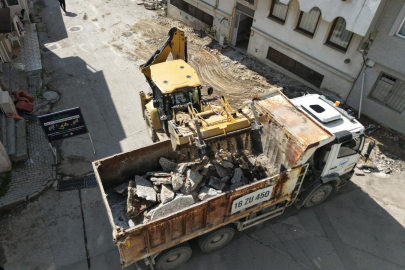 Gemlik Belediyesi’nden Alemdar Caddesi’nde kaldırım düzenlemesi