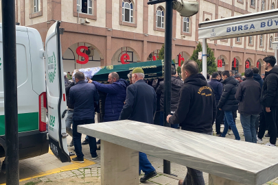 Bursa'da ayrıldığı erkek tarafından katledilen kadın toprağa verildi