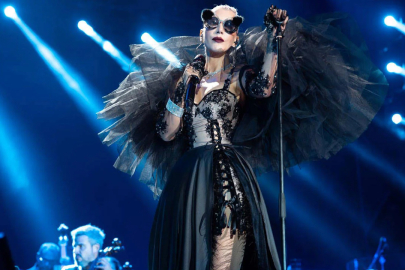 Hande Yener'e "zıplamayan Tayyipçi" soruşturması