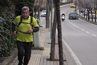 Bursa’da 66 yaşındaki esnaf iftara yetişmek için 10 kilometre koşuyor