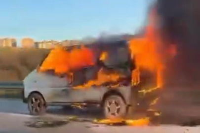 Bursa'da hafif ticari araç alev aldı