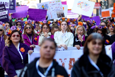 Bursa'da kadınlar 8 Mart'ta eşitlik ve dayanışma için yürüdü