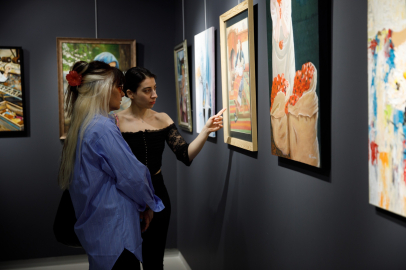 Bursa'da ‘Kadın ve Işık’ sergisi açıldı