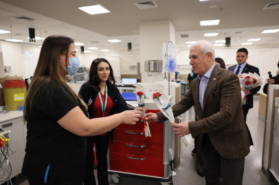 Başkan Bozbey'den sağlık çalışanlarına ziyaret