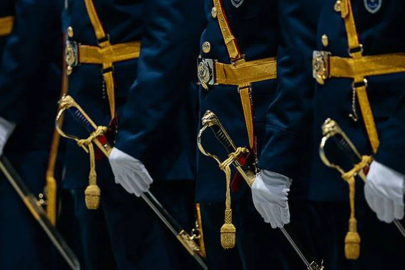 TSK'den atılmıştı: Bir teğmen daha görevine dönüyor