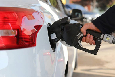 Akaryakıtta tabela değişti: Benzine zam geldi