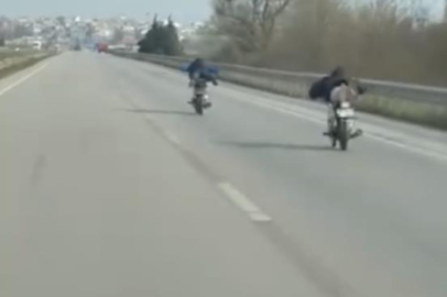 Bursa’da motor üstünde tehlikeli yolculuk