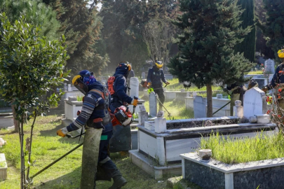 Bursa'da şehitlik ve mezarlıklar bayrama hazır