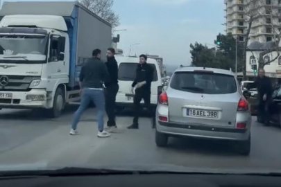 Bursa'da trafikte kavga : Sürücüler birbirine girdi