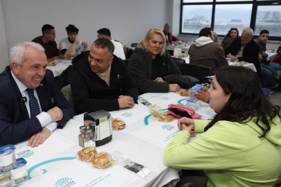 Nilüfer Belediye Başkanı Şadi Özdemir, vatandaşlarla iftarda buluştu