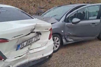 Bursa’da otobanda zincirleme kaza: 4 araç birbirine girdi