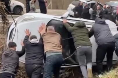 Bursa'da feci kaza: Araç takla attı