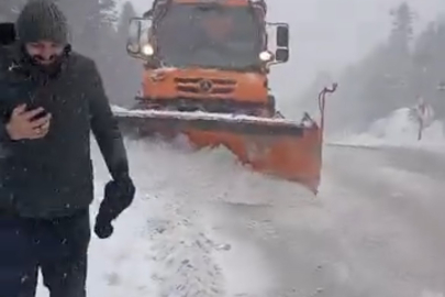 Uludağ'da kar sürprizi: Yollar beyaza büründü