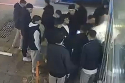 Bursa'da konuştuğu kişiye aniden yumruk attı, ortalık savaş alanına döndü