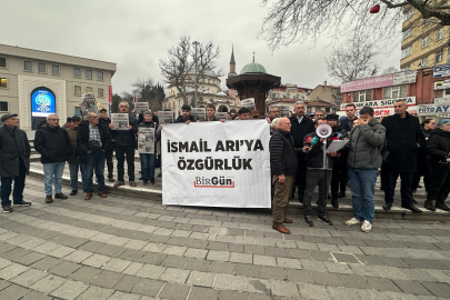 Bursa’da İsmail Arı’ya destek: “Gazetecilik suç değildir”
