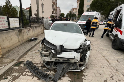İnegöl'de otomobiller çarpıştı: 5 yaralı