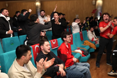 Milli maç heyecanı Osmangazi’de dev ekranda yaşandı