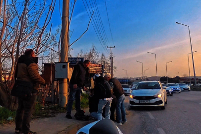 Bursa’da motorcunun kontrolsüz şerit değişimi kazaya neden oldu