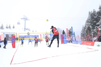 Osmangazi'den Uludağ'da Kar Voleybolu şöleni