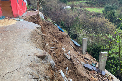 Bursa’da sağanak sonrası heyelan: Mahsur kalan kadın kurtarıldı